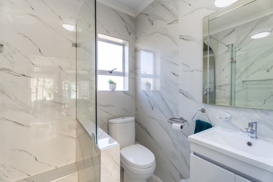 To Let 3 Bedroom Property for Rent in Greenways Golf Estate Western Cape